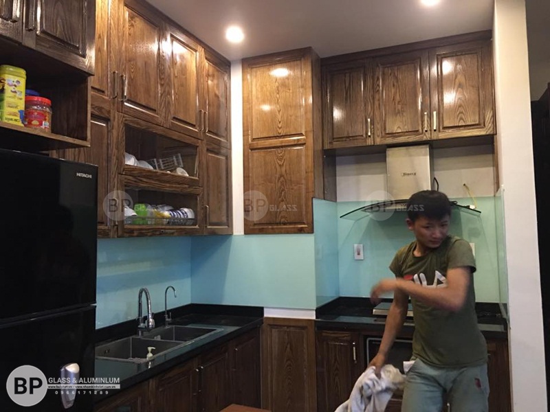 Làm kính màu ốp bếp cho anh Khoa A5110 Trần Đăng Ninh